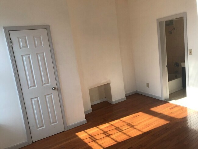 Livingroom 3 - 670A Greene Ave