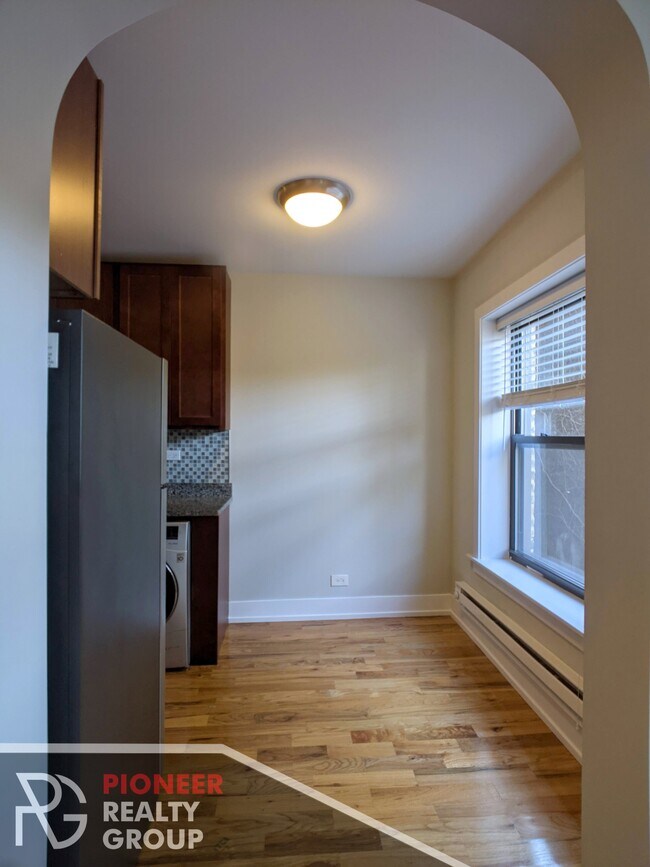 Foto del edificio - 556 W Arlington Pl