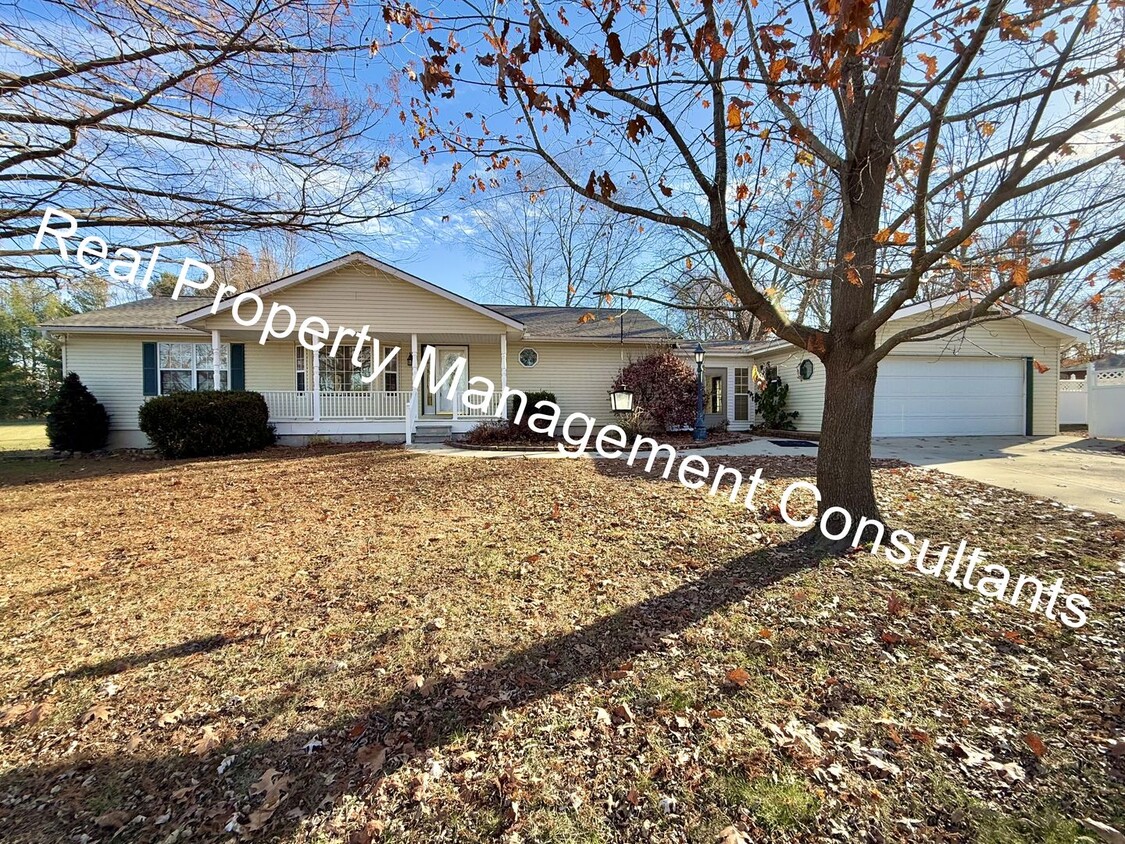 Foto principal - 3 Bedroom 2 Bath Home in Greenwood