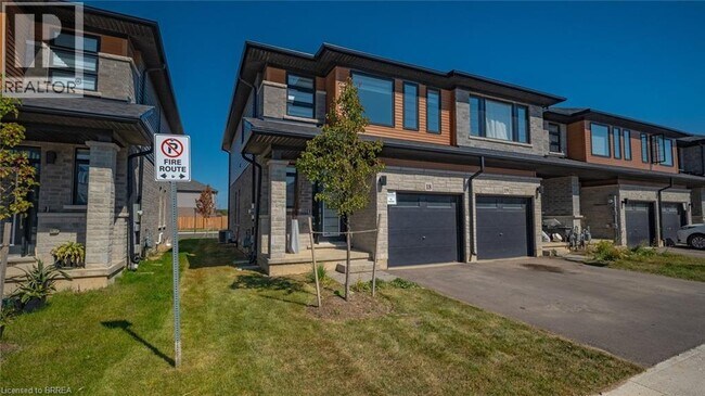 Photo du bâtiment - 461 Blackburn Dr