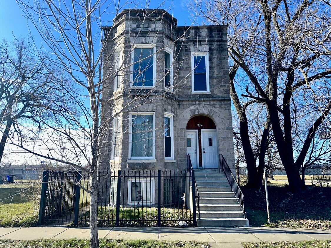 Primary Photo - 5406 S Dearborn St