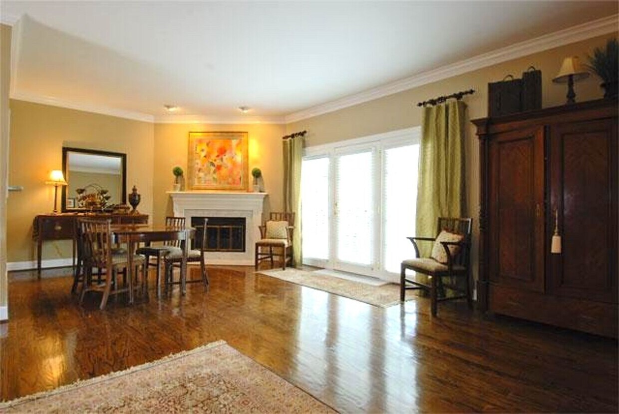 Foto principal - Green Hills living at its best. 2 BR 2.5 B...