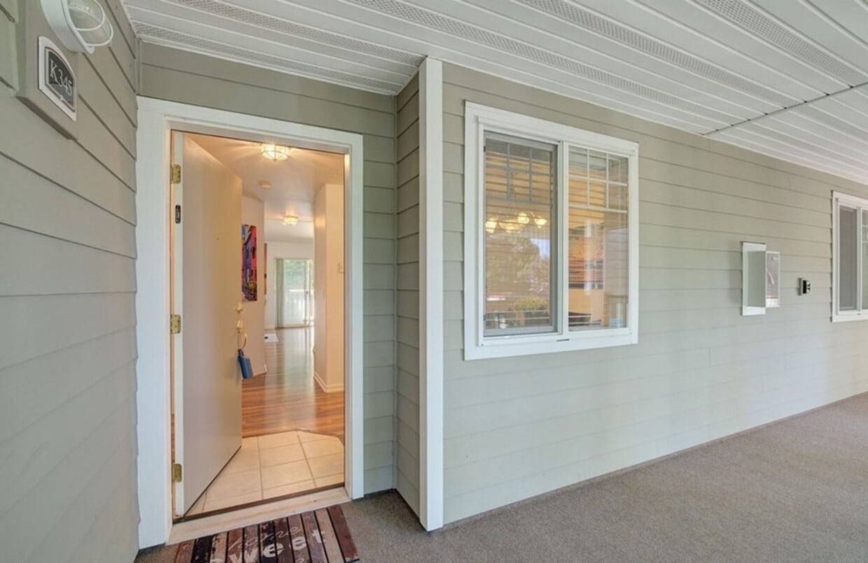 Primary Photo - Beautiful 2 bedroom 2 bath Condo Newport W...