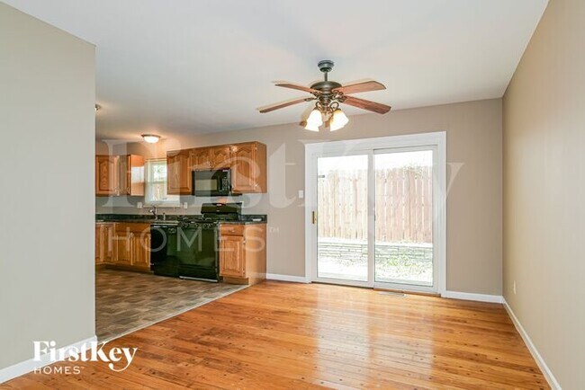 Building Photo - 2585 Teakwood Manor Dr
