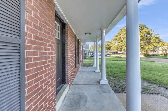 Building Photo - 8493 Cedarbrush Dr