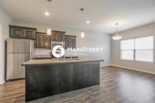 Building Photo - 4 Bedroom Pet-Friendly Home in Grain Valle...