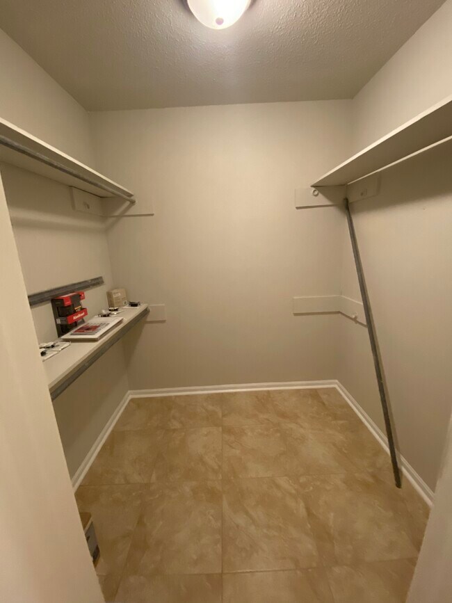 Foto del edificio - 15342 Crystal Dr