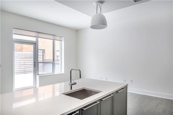 Building Photo - 416 W 52nd St