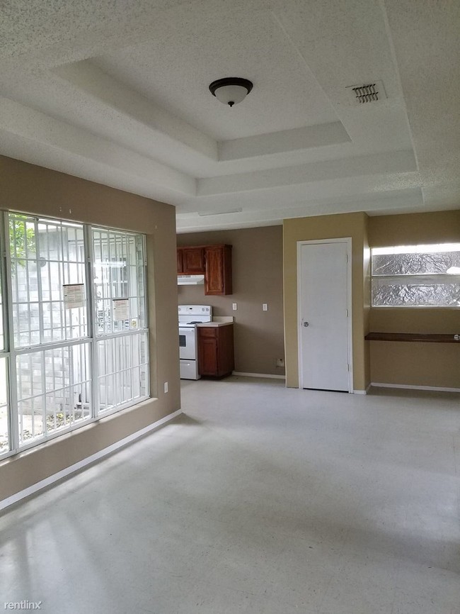 Building Photo - 4 br, 2 bath House - 400 Plata Dr
