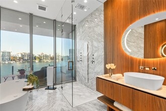 Building Photo - 5 FL-5