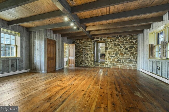 Building Photo - 335 Monocacy Hill Rd