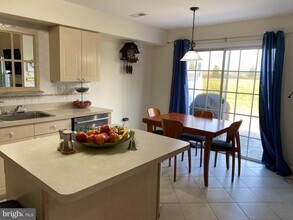 Building Photo - 202 Oaktree Ct