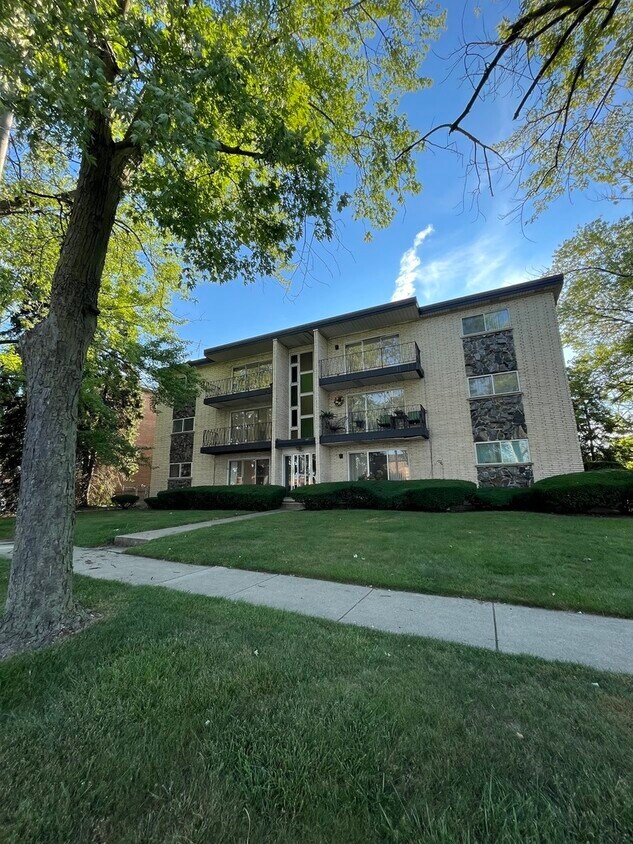 8900 S Roberts Rd Unit 3N, Hickory Hills, IL 60457 Condo for Rent in Hickory Hills, IL