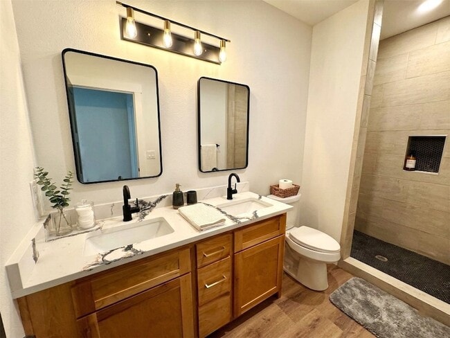 Building Photo - 1002 E 33rd St