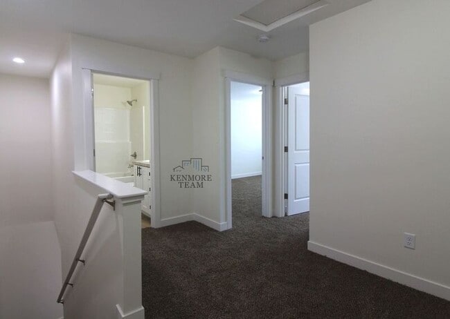 Building Photo - 1041 S Cedar Pl