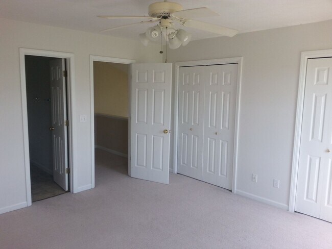 Foto del edificio - 3-bed home available in Savoy!