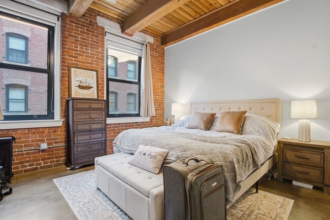 Building Photo - 9 W Broadway