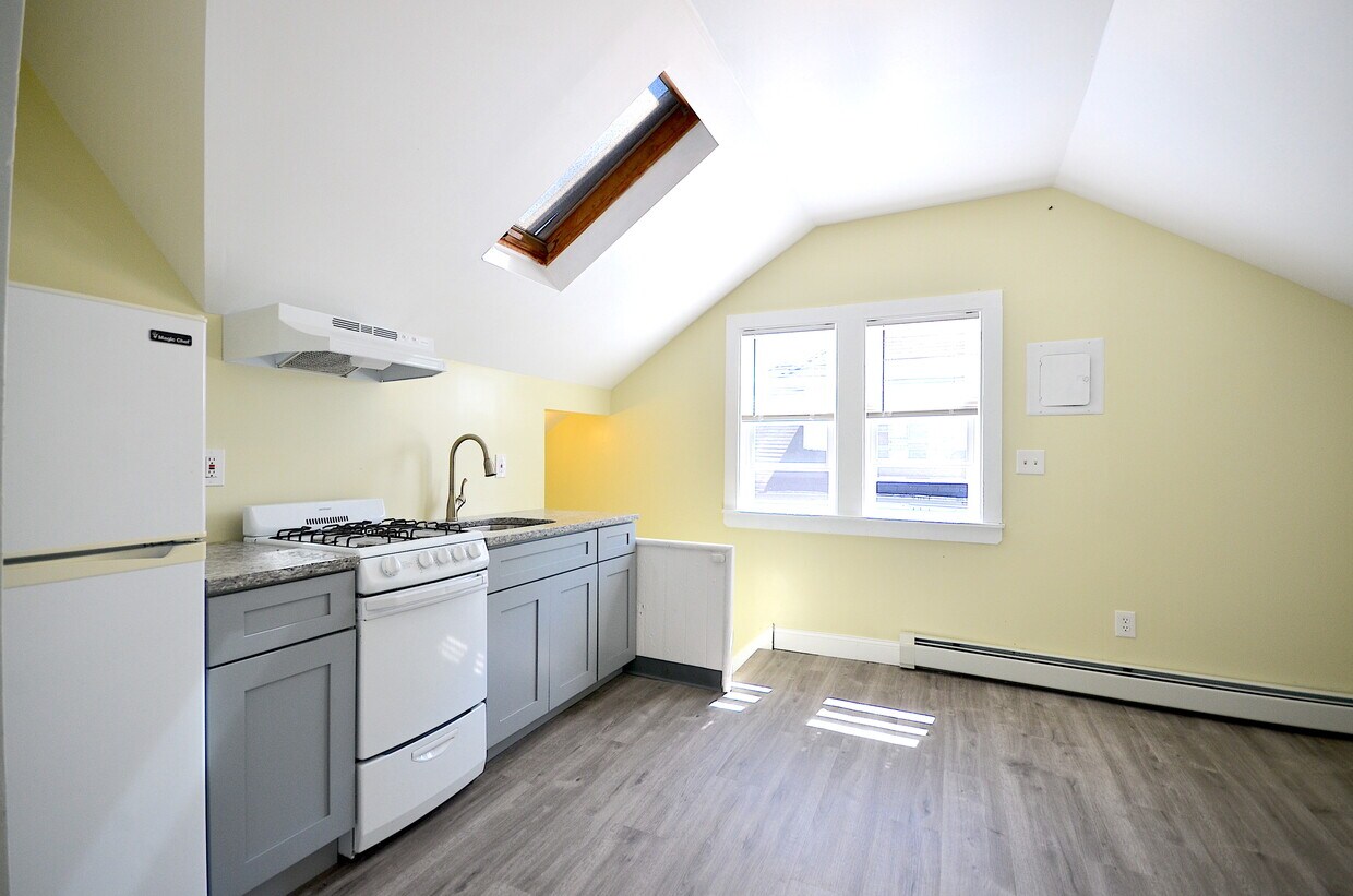 Primary Photo - 300 Highland Ave