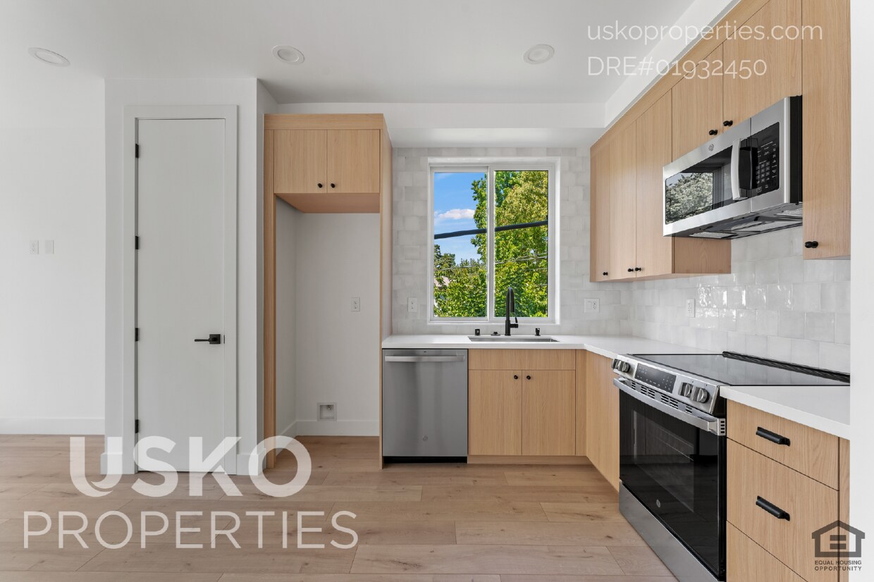 Foto principal - "Chic Urban Living: Spacious 2-Bed, 2-Bath...