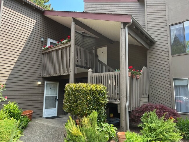 Building Photo - Condo near the beach - top floor
