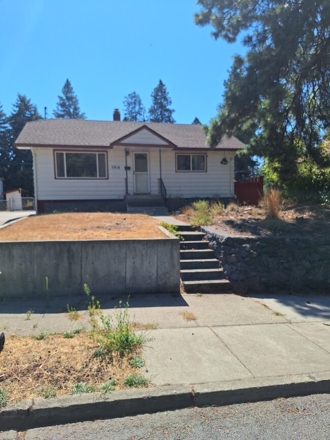 Building Photo - 3918 E 8th Ave
