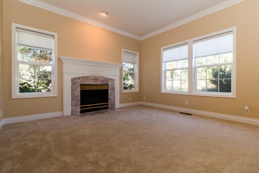 Building Photo - 2190 Lakeview Dr