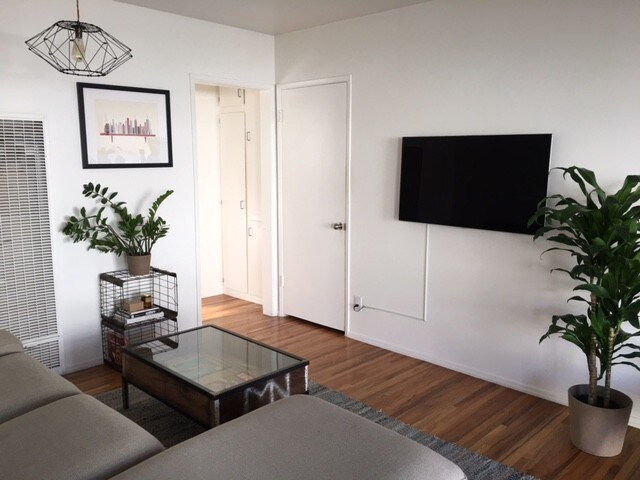 Foto del edificio - 1351 Armadale Ave