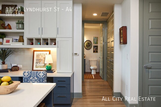 Foto del edificio - 13501 Lyndhurst St