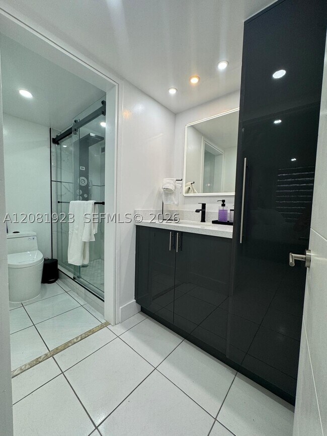 Foto del edificio - 17011 N Bay Rd