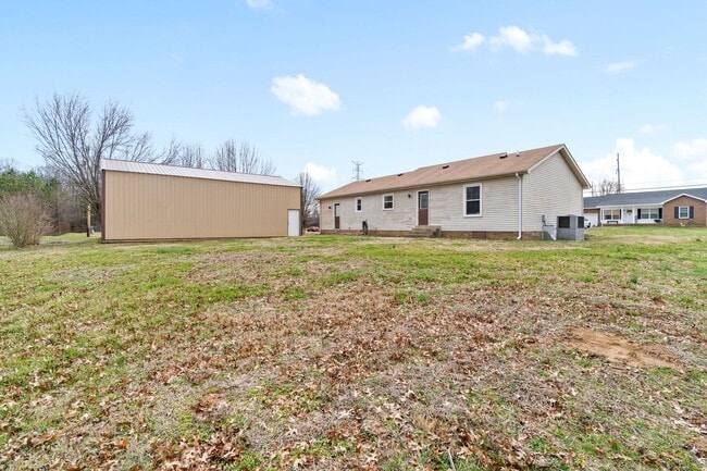 Foto del edificio - Nice home located next to Fort Campbell- COMING SOON!!!!