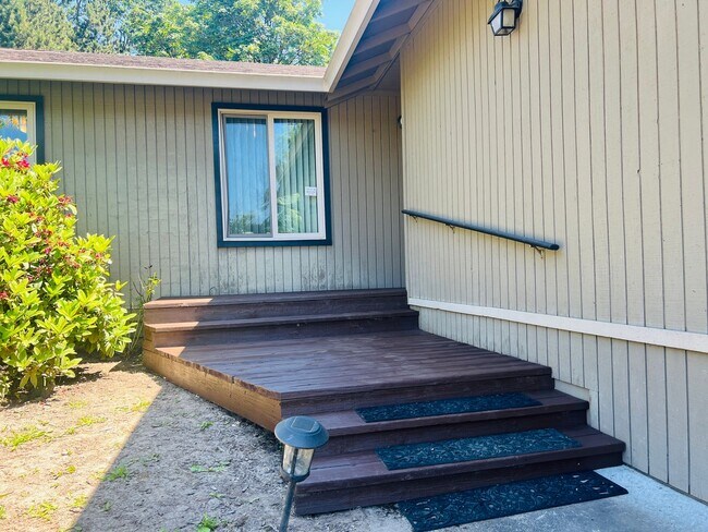 Foto del edificio - Ranch Style home with large fenced backyard
