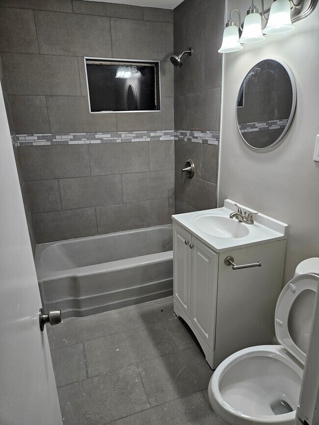 Foto del edificio - 7413 Beech Ave