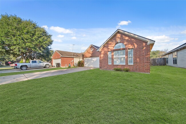 Building Photo - 34546 Park Green Dr