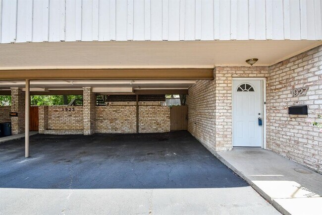 Foto del edificio - 1927 Stoney Brook Dr