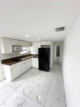 Building Photo - 3331 NW 18th Terrace