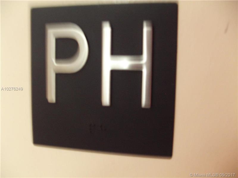 Foto principal - 7135 Collins Ave