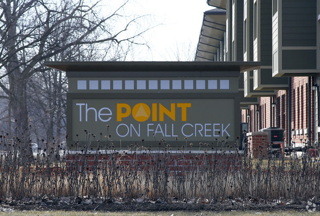 Foto del edificio - Point on Fall Creek I