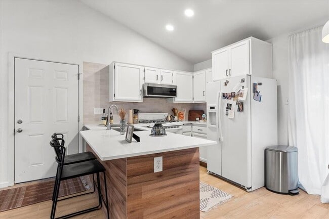 Foto del edificio - 1411 Gracy Farms Ln