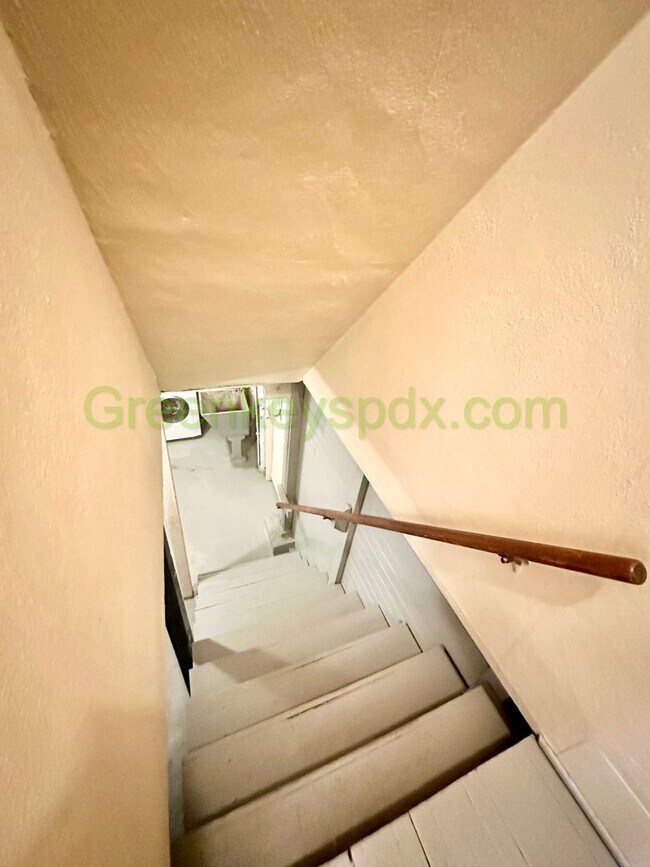 Foto del edificio - 3 Bed 1 Bath Unit in Ne Portland
