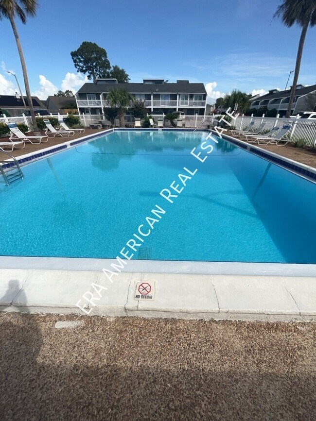 Building Photo - Destin 2 Bedroom Townhome!