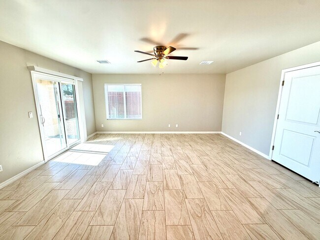 Foto del edificio - 2025 Built 2 Bedroom Home with Garage- Available Now!