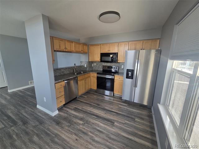 Foto del edificio - 13275 Holly St