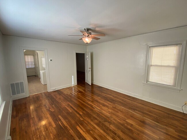 Foto del edificio - Adorable 1 Bedroom Duplex in Old West Durh...