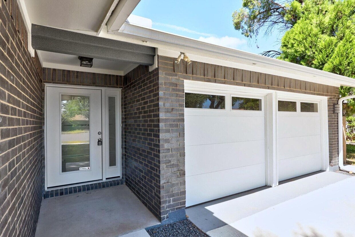 Foto principal - 12306 Old Stage Cove