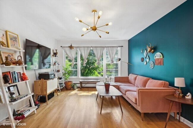 Building Photo - 4030 N Mozart St