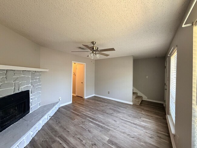 Foto del edificio - Townhouse Just Minutes to LSUS .....