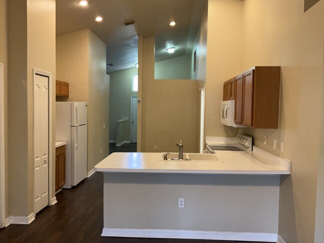Building Photo - 633 Somerstone Dr