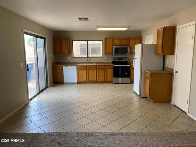 Foto del edificio - 2138 E Spruce Dr