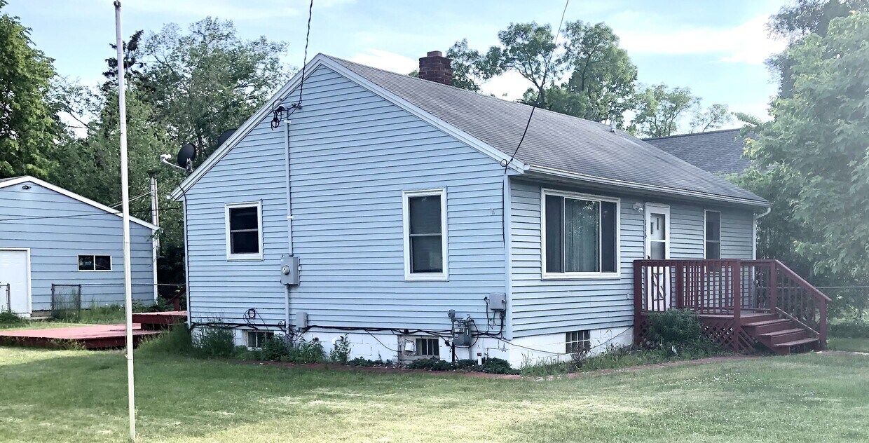 Foto principal - Remodeled 4 bedroom Ranch