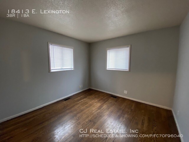Foto del edificio - 18413 Lexington Rd